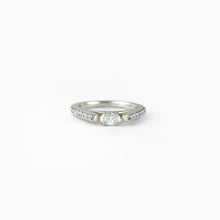 Load image into Gallery viewer, Oval Diamond White Gold Ring