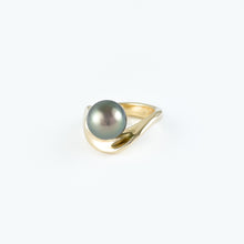 Load image into Gallery viewer, Tahitian Black Pearl Yellow Gold Ring
