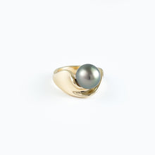 Load image into Gallery viewer, Tahitian Black Pearl Yellow Gold Ring
