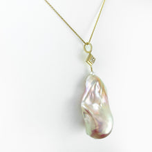 Load image into Gallery viewer, Pearl and Diamond Gold Pendant