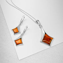 Load image into Gallery viewer, Amber Kite Silver Earrings