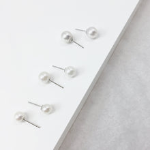 Load image into Gallery viewer, Pearl Stud White Gold Earrings