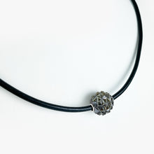 Load image into Gallery viewer, Black Tahitian Carved King Pearl Necklace
