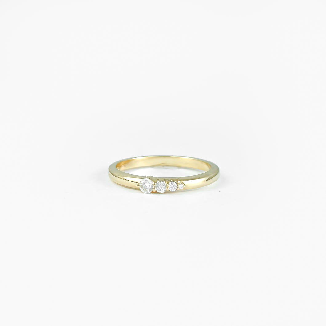 Graduated Diamond Yellow Gold Ring